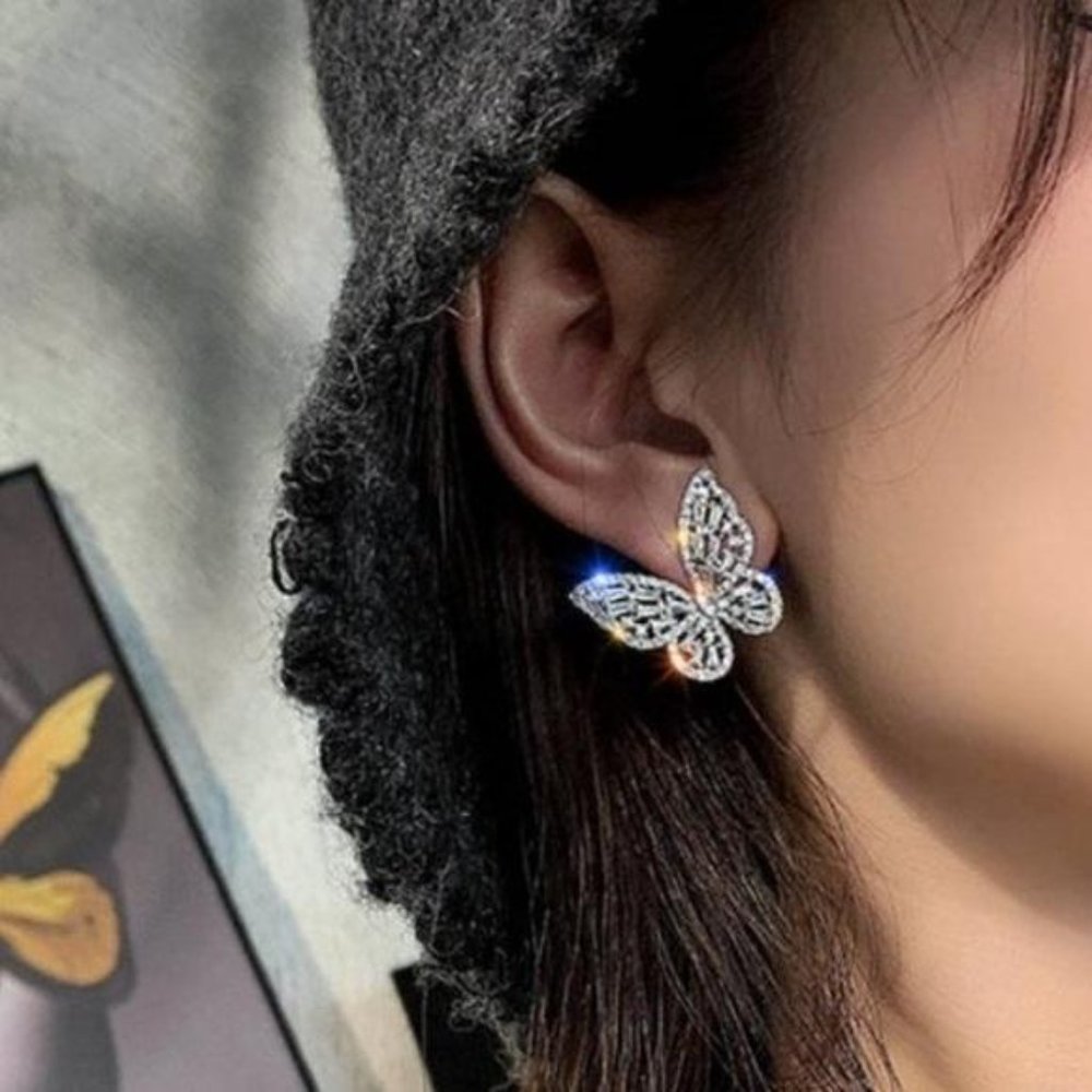 NEW 18K WHITE GOLD DIAMOND BUTTERFLY EARRINGS - Picture 2 of 7